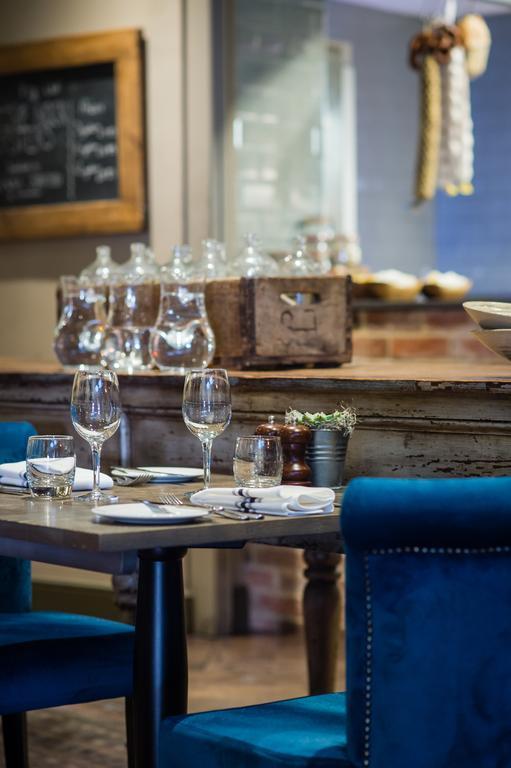 Kings Head Hotel سيرنسيستر المظهر الخارجي الصورة
